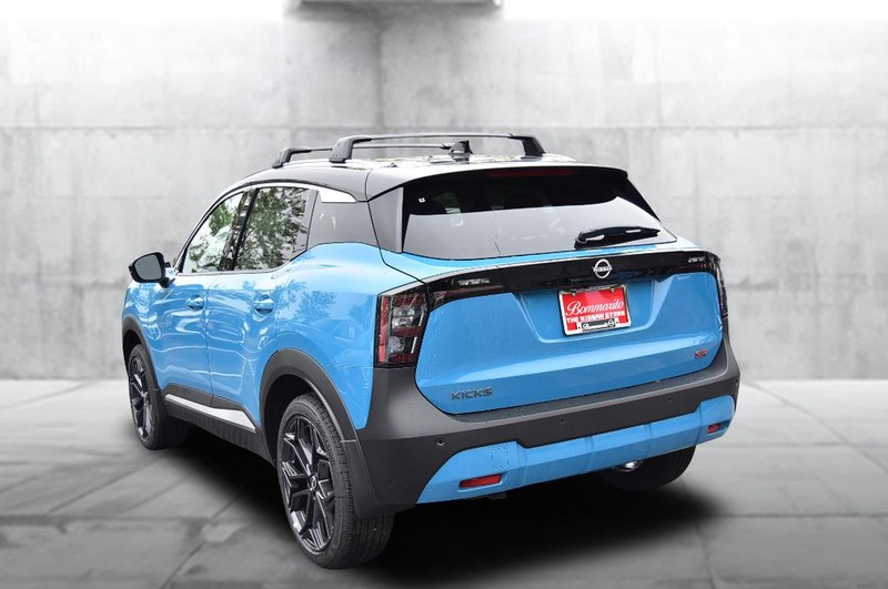 Nissan Kicks Vehicle Image 07