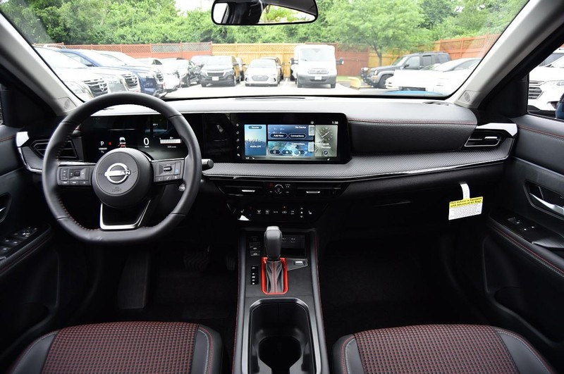 Nissan Kicks Vehicle Image 08