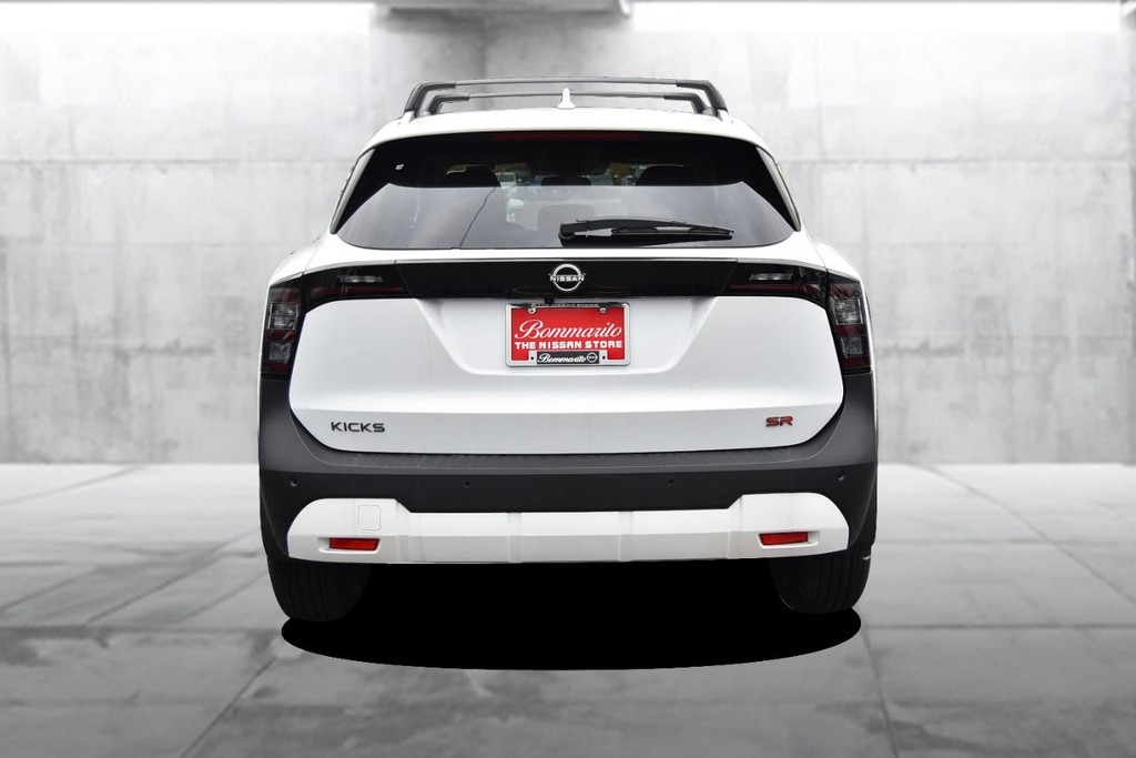 Nissan Kicks Vehicle Image 06
