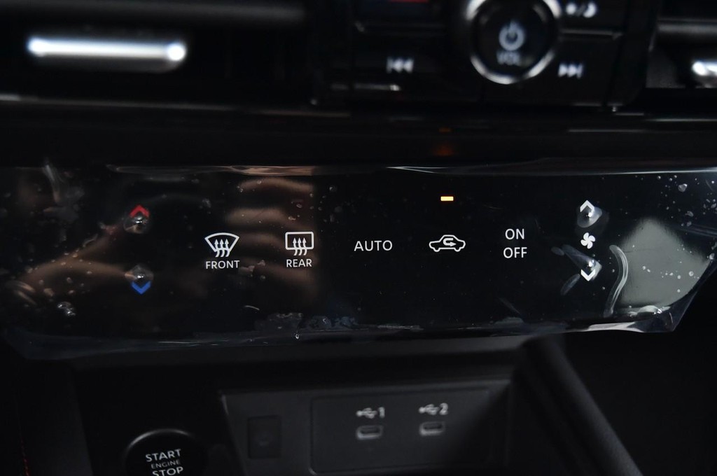 Nissan Kicks Vehicle Image 18