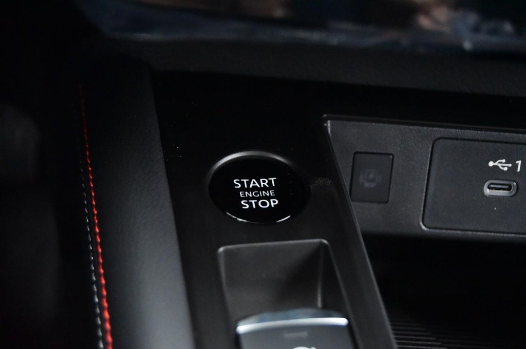 Nissan Kicks Vehicle Image 20