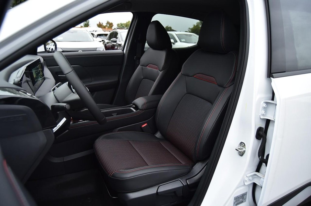 Nissan Kicks Vehicle Image 23