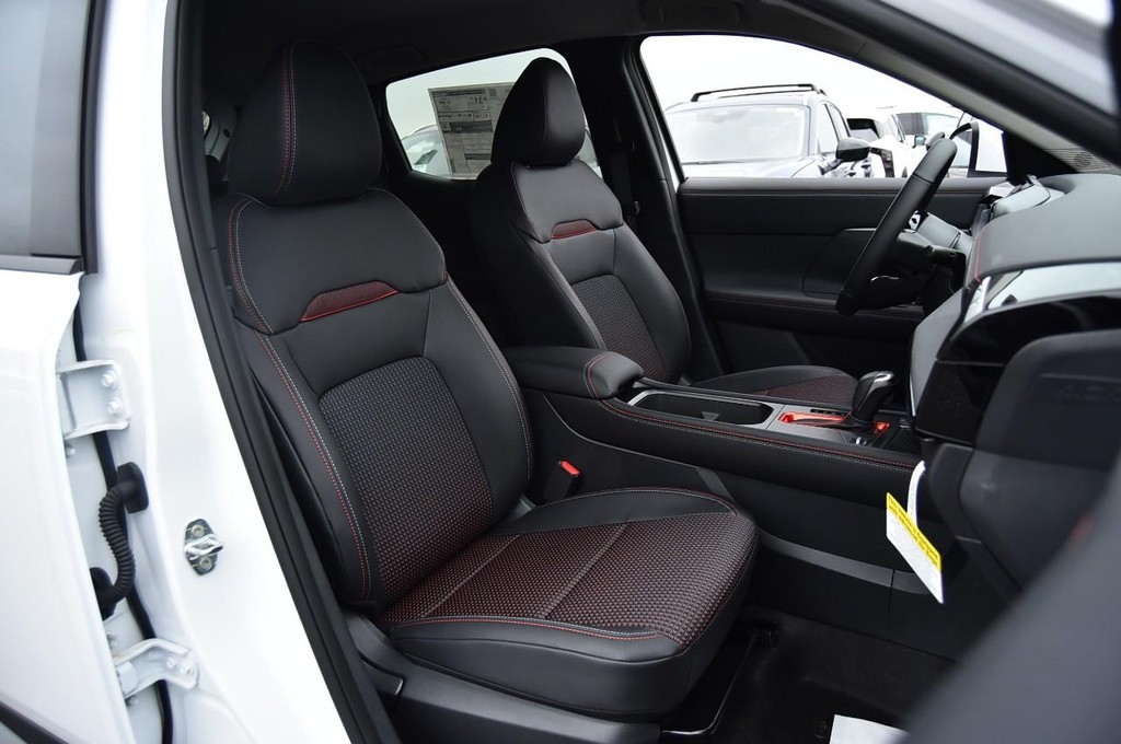 Nissan Kicks Vehicle Image 24