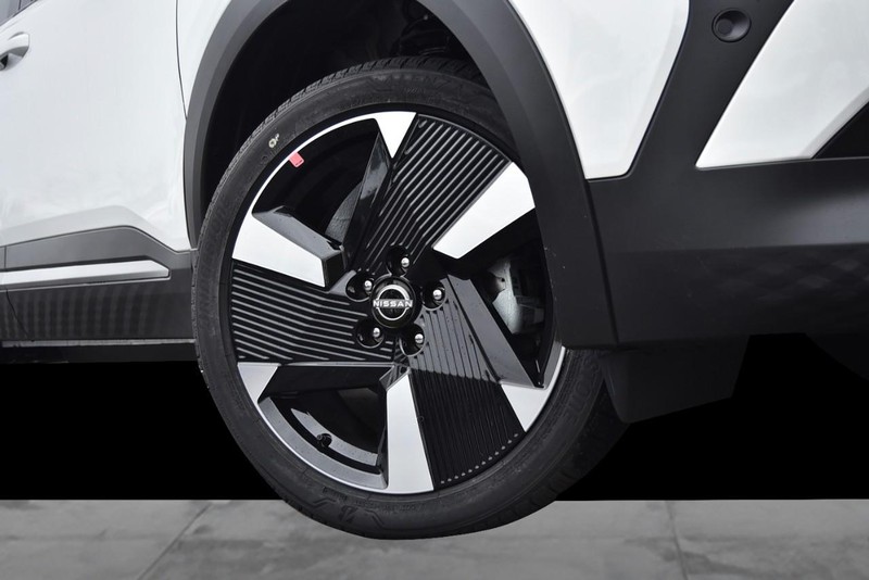 Nissan Kicks Vehicle Full-screen Gallery Image 3