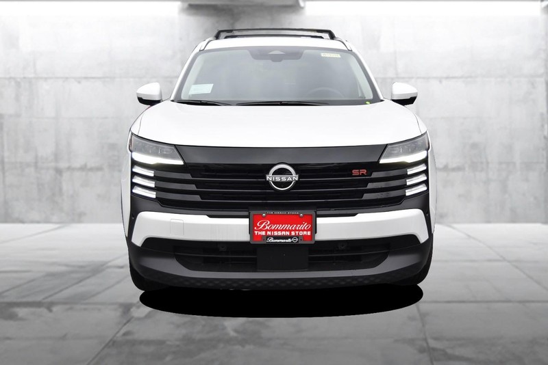 Nissan Kicks Vehicle Full-screen Gallery Image 4