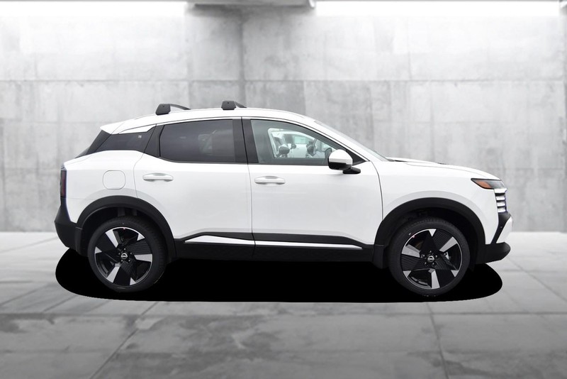 Nissan Kicks Vehicle Full-screen Gallery Image 5