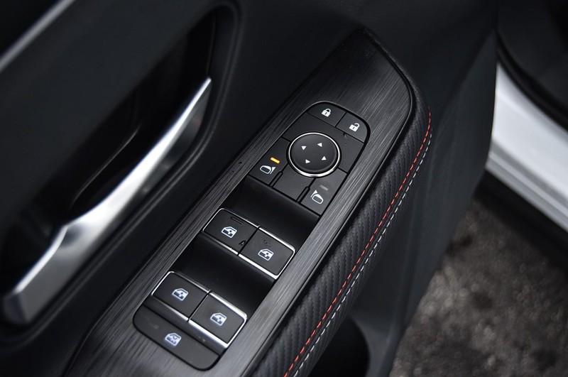 Nissan Kicks Vehicle Full-screen Gallery Image 9