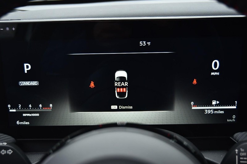 Nissan Kicks Vehicle Full-screen Gallery Image 12