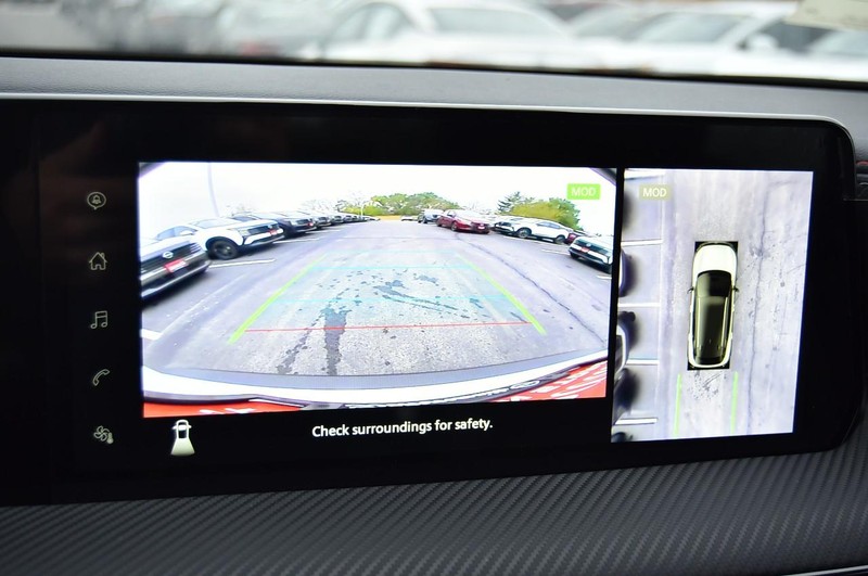 Nissan Kicks Vehicle Full-screen Gallery Image 13