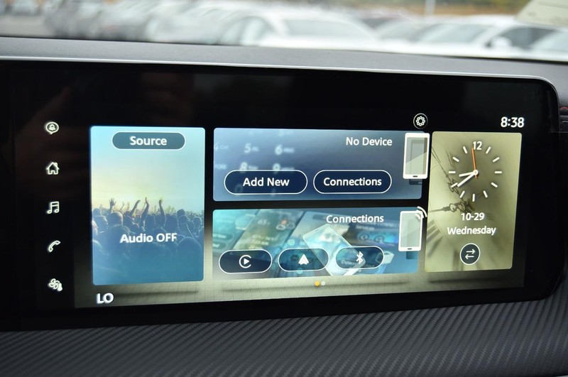 Nissan Kicks Vehicle Full-screen Gallery Image 16