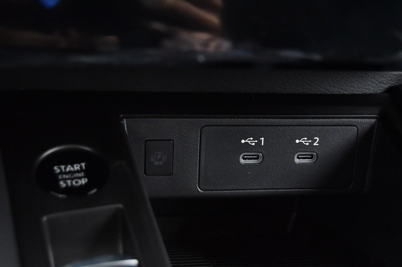 Nissan Kicks Vehicle Full-screen Gallery Image 19