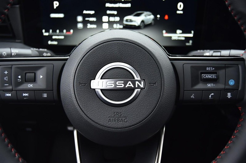 Nissan Kicks Vehicle Full-screen Gallery Image 22