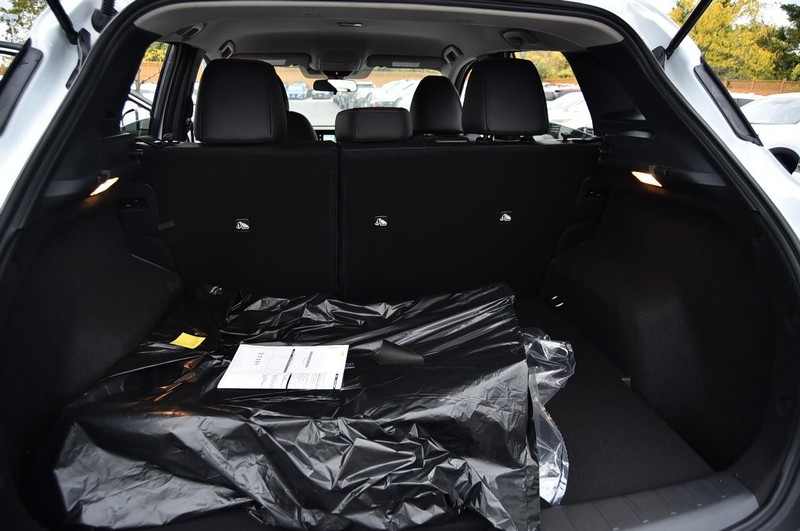 Nissan Kicks Vehicle Full-screen Gallery Image 27