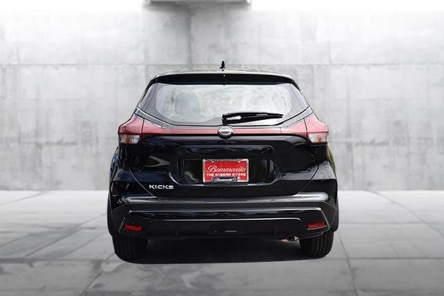 Nissan Kicks Play Vehicle Image 06