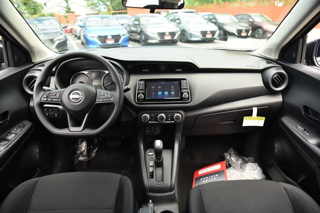 Nissan Kicks Play Vehicle Image 08