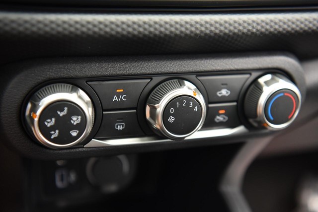 Nissan Kicks Play Vehicle Image 13