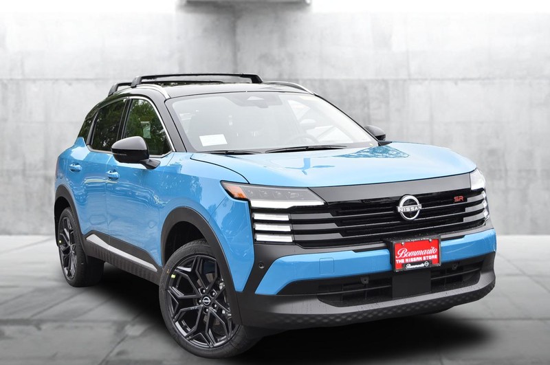 Nissan Kicks Vehicle Image 02
