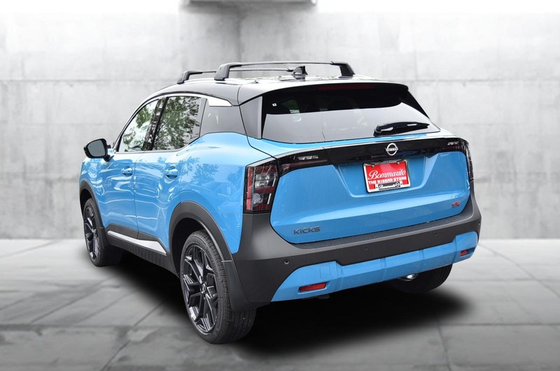 Nissan Kicks Vehicle Image 07