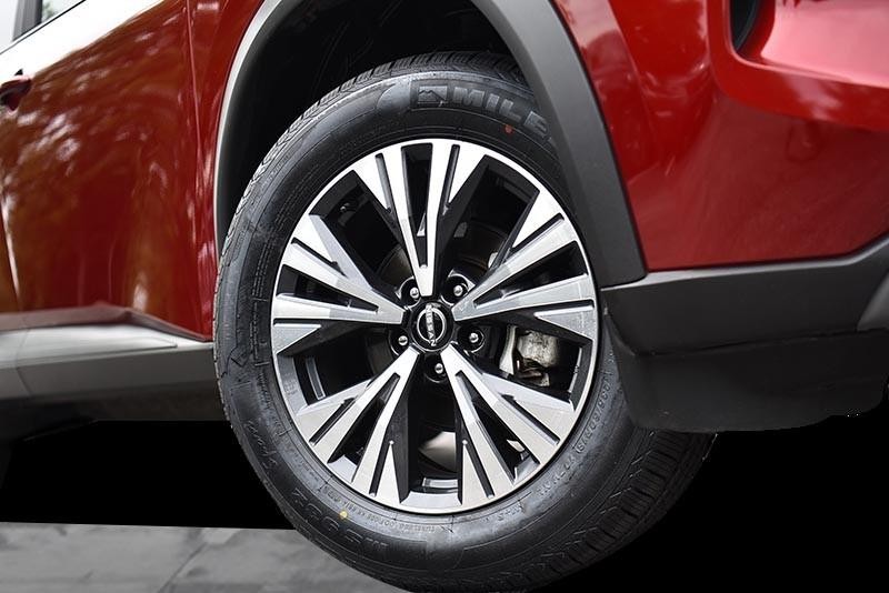 Nissan Rogue Vehicle Image 03