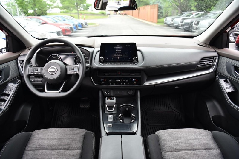 Nissan Rogue Vehicle Image 08