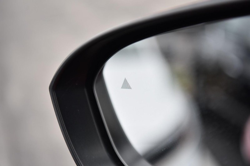 Nissan Rogue Vehicle Image 10