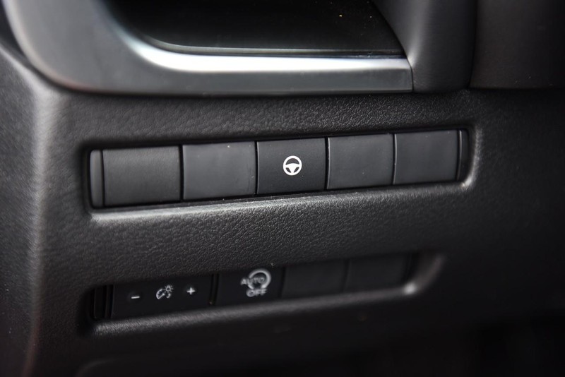 Nissan Rogue Vehicle Image 11