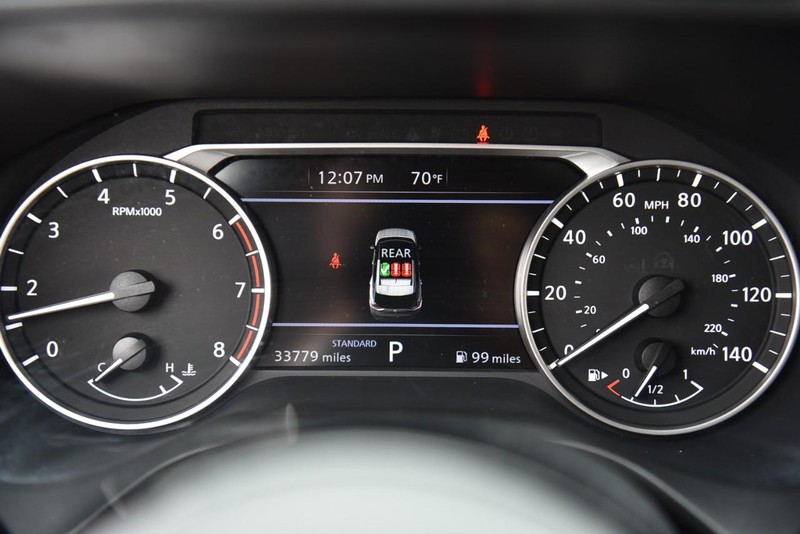 Nissan Rogue Vehicle Image 12
