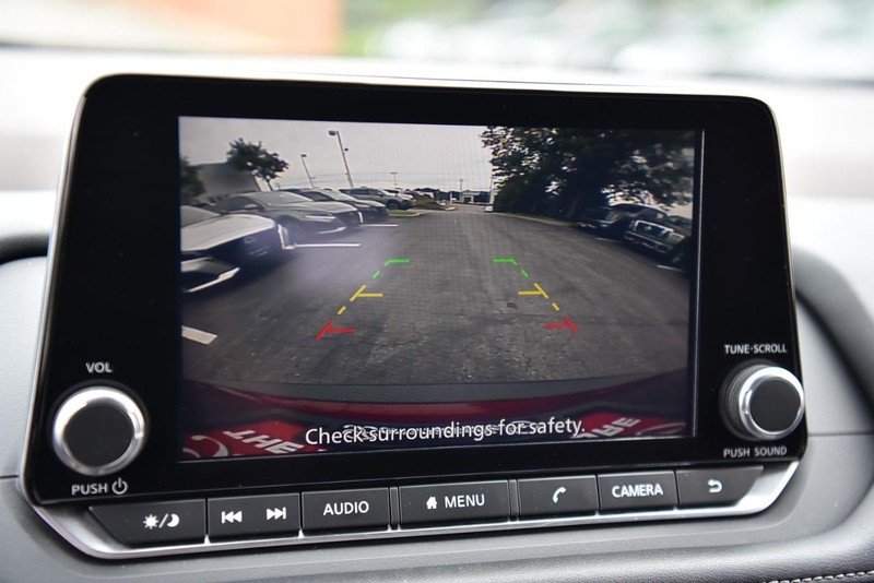 Nissan Rogue Vehicle Image 13