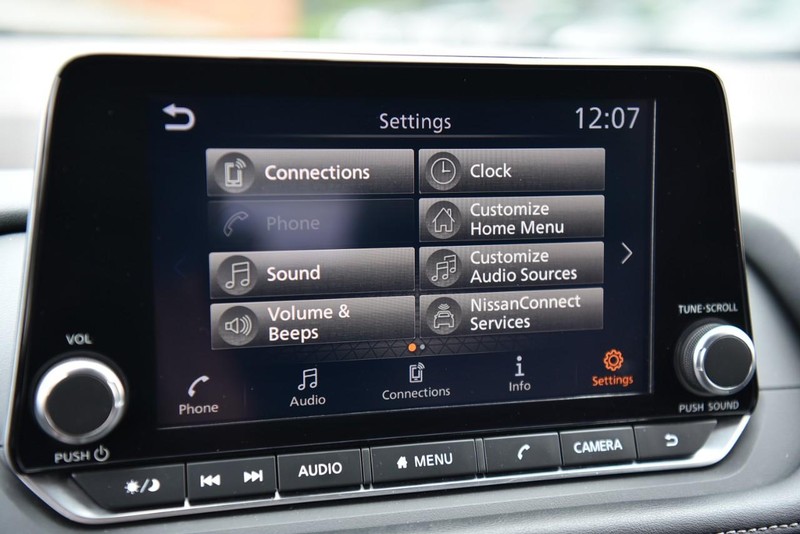 Nissan Rogue Vehicle Image 14
