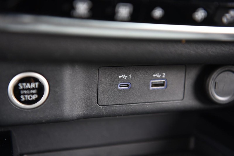 Nissan Rogue Vehicle Image 16