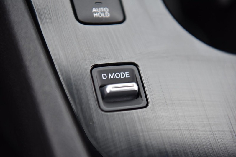 Nissan Rogue Vehicle Image 17