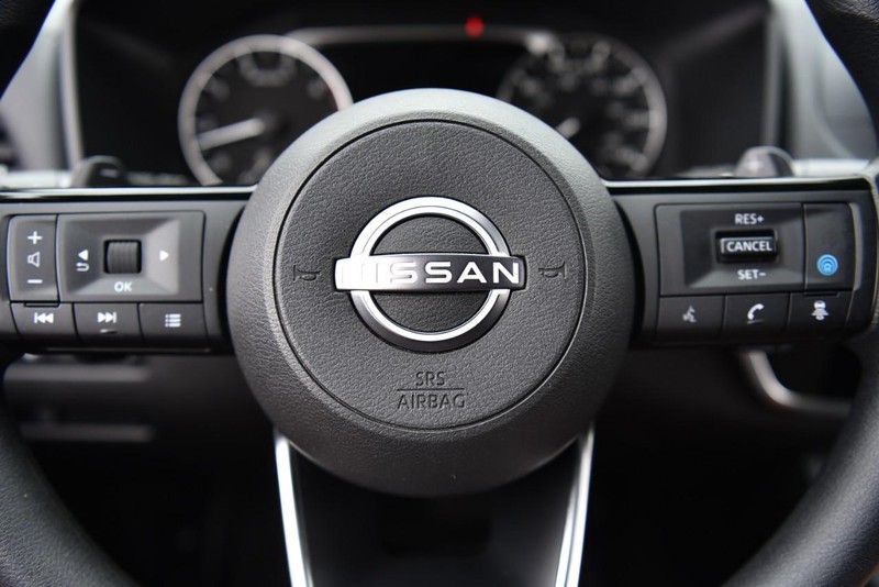 Nissan Rogue Vehicle Image 18