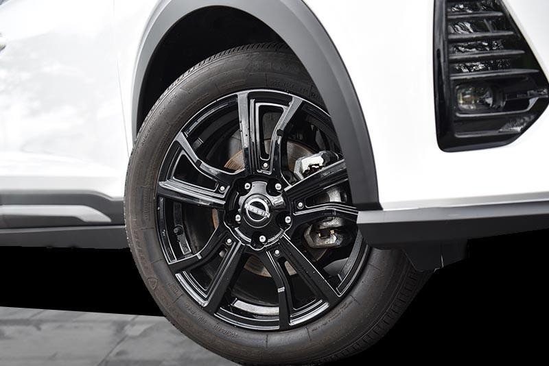 Nissan Kicks Vehicle Image 03