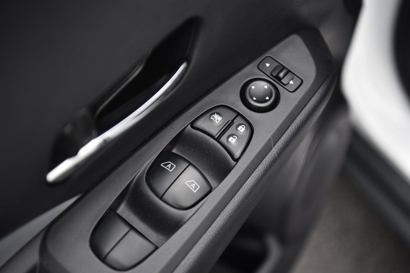 Nissan Kicks Vehicle Image 09