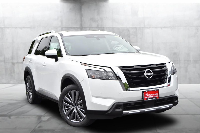 Nissan Pathfinder Vehicle Image 02