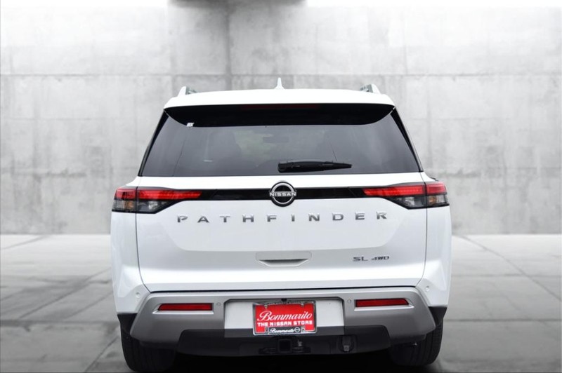 Nissan Pathfinder Vehicle Image 06