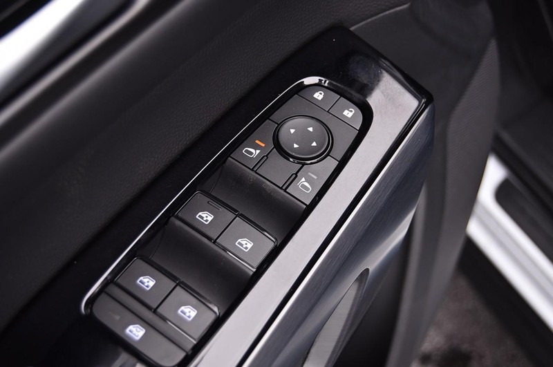 Nissan Pathfinder Vehicle Image 09