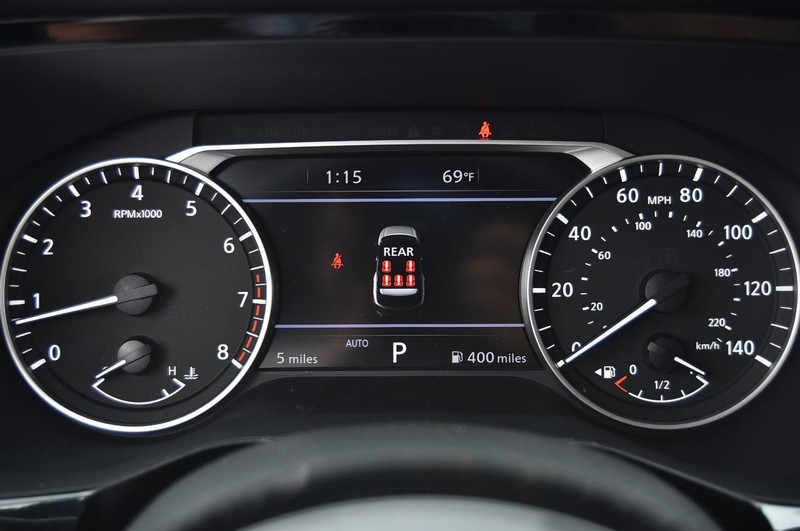 Nissan Pathfinder Vehicle Image 12