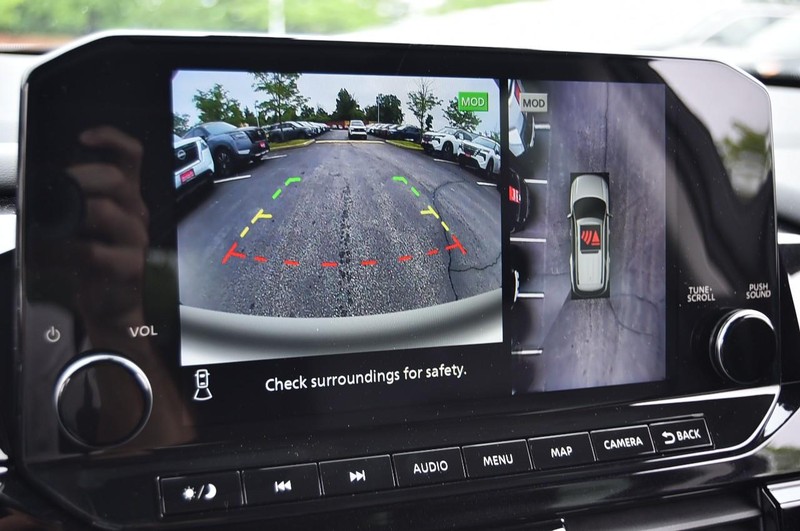 Nissan Pathfinder Vehicle Image 13