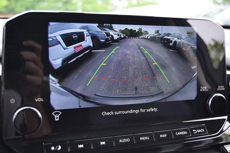 Nissan Pathfinder Vehicle Image 16