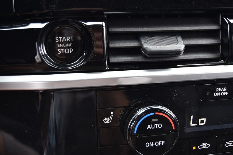 Nissan Pathfinder Vehicle Image 17