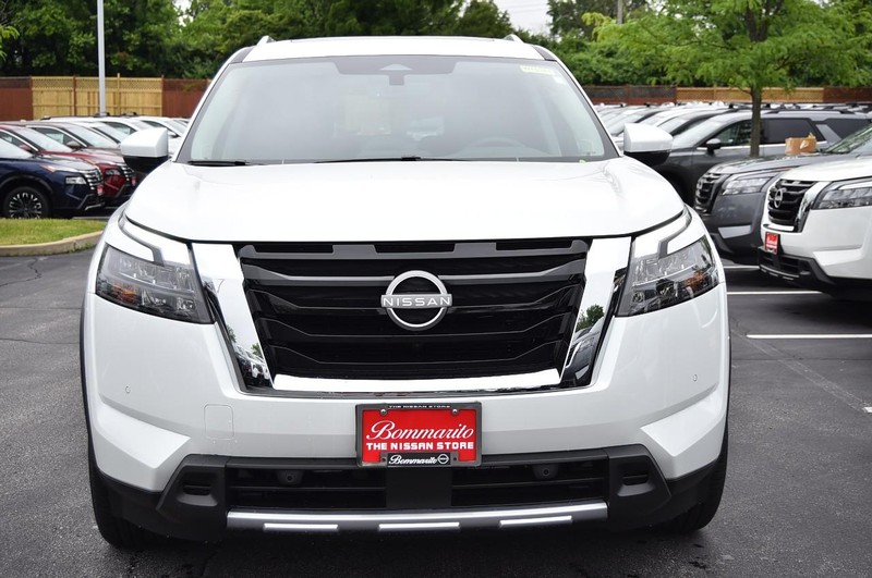 Nissan Pathfinder Vehicle Image 04