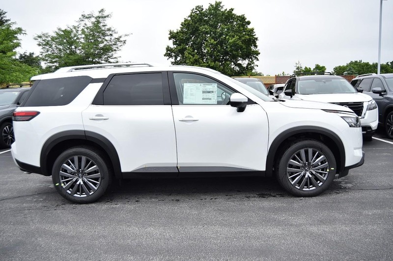 Nissan Pathfinder Vehicle Image 05