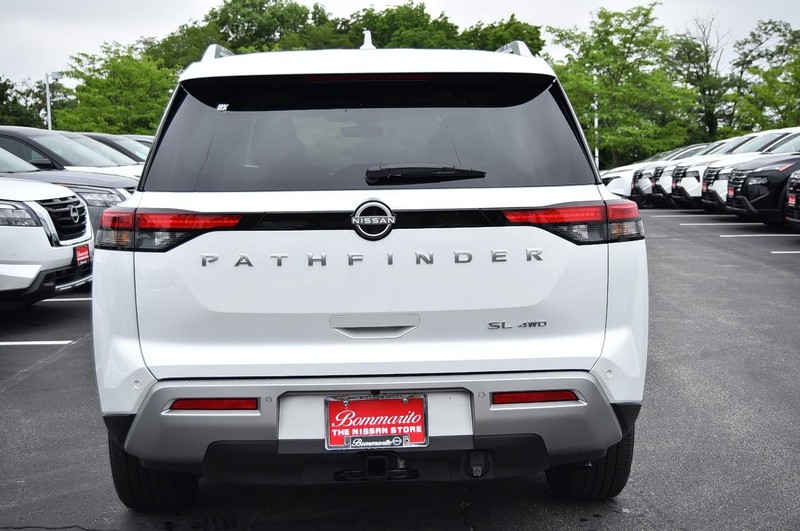 Nissan Pathfinder Vehicle Image 06