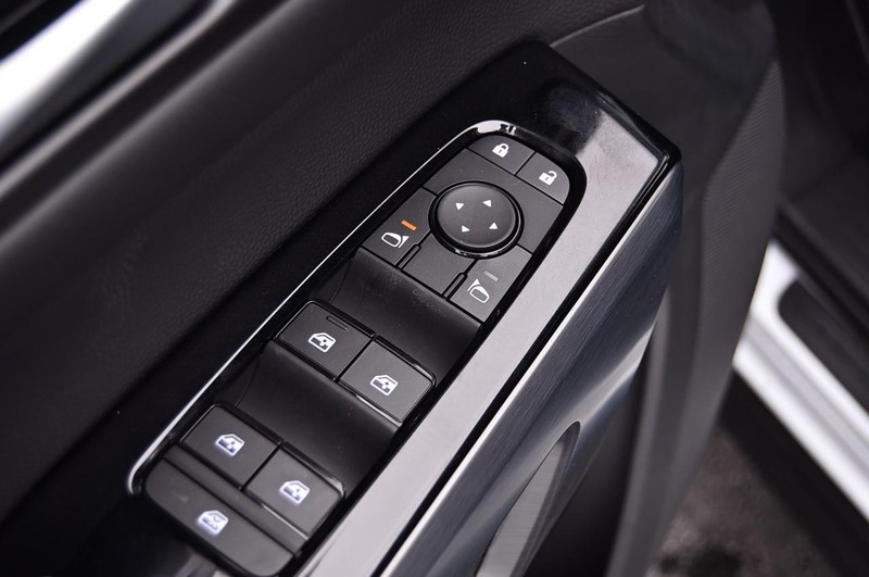 Nissan Pathfinder Vehicle Image 09