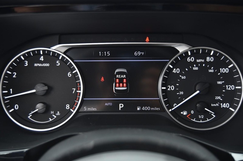 Nissan Pathfinder Vehicle Image 12