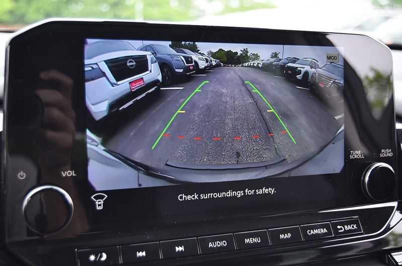 Nissan Pathfinder Vehicle Image 16