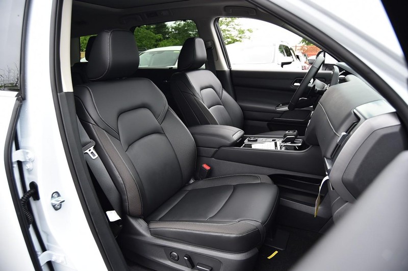 Nissan Pathfinder Vehicle Image 23