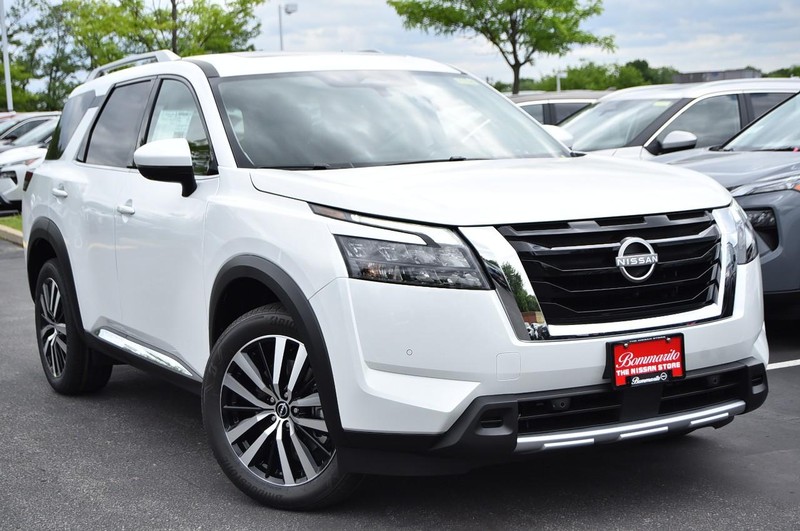Nissan Pathfinder Vehicle Image 02
