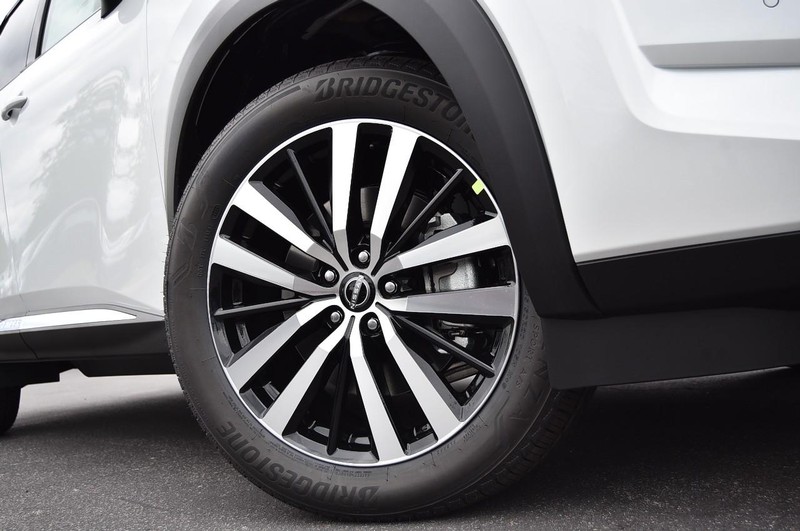 Nissan Pathfinder Vehicle Image 03